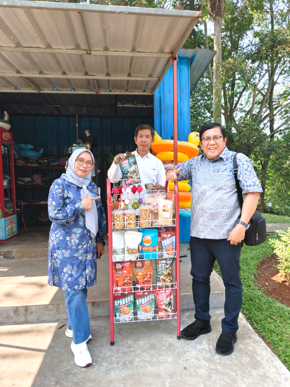 Audiensi ke Water Kingdom Mekarsari bertemu dengan Ibu Direktur beserta Staf dan Tim APINDO Kab.Bogor. Alhamdulillah UMKM Binaan APINDO telah meliki 4 booth titip barang secara permanen dan akan segera membuka booth lagi oleh Bidang Organisasi dan UMKM.